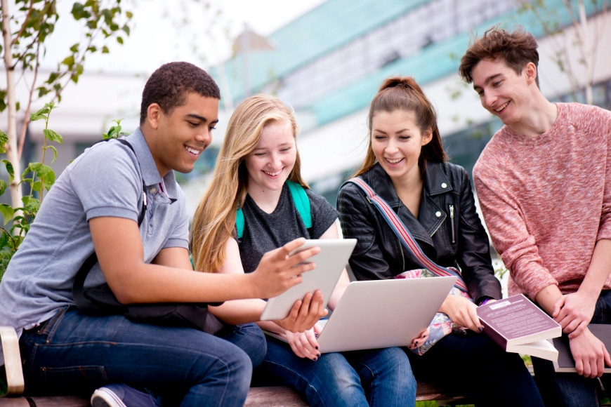 Ravensbourne University Londonの近未来的なキャンパス