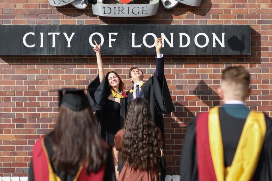 ロンドン市立大学の学生センター棟