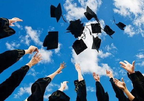 スイスでドイツ語留学：教育の質、メリット、奨学金情報まとめ