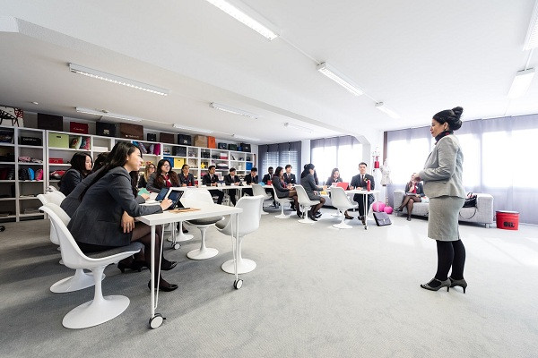 スイス留学で使用される言語とは？多言語国家での学びと生活の実情